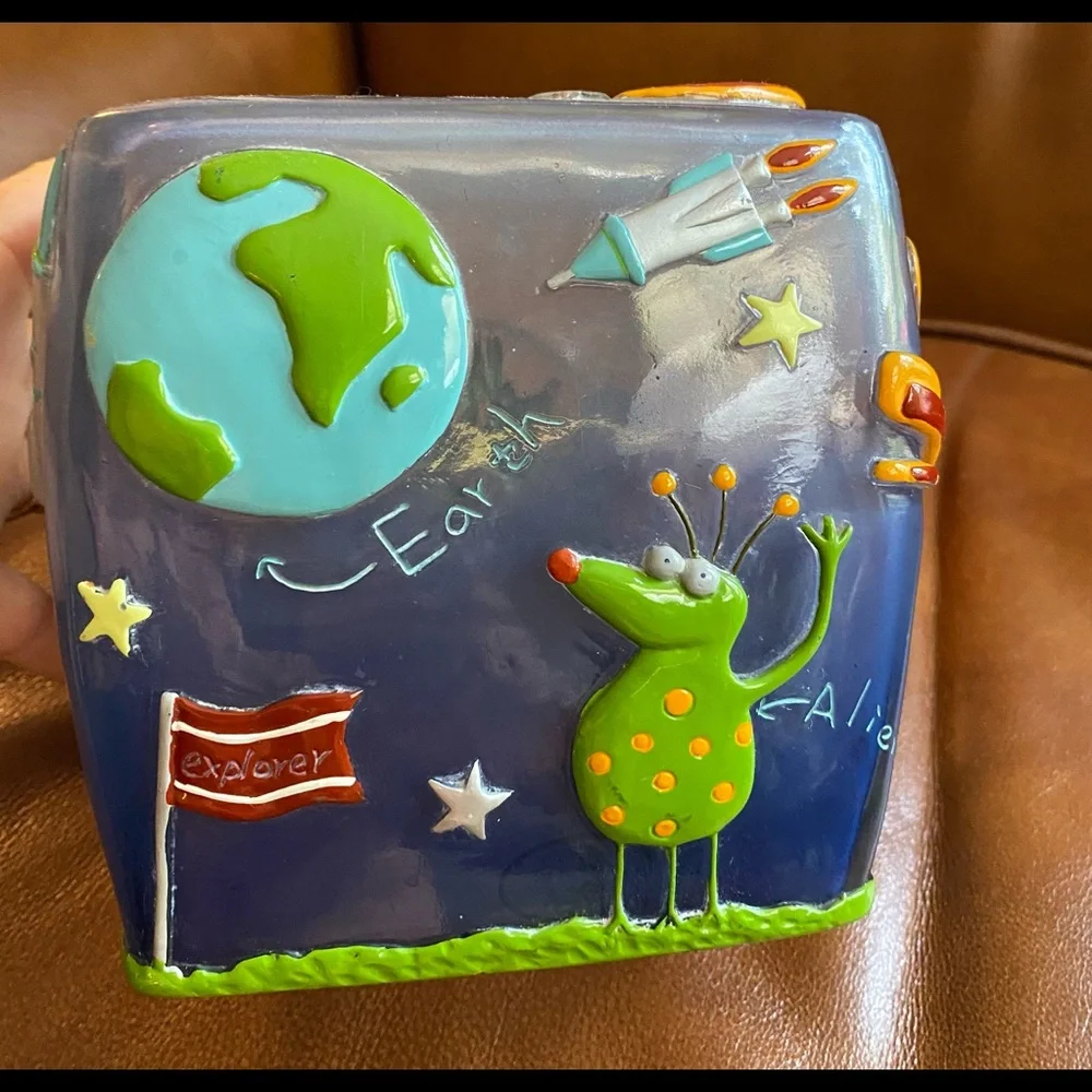 Kids’ Room Space~Planets~Astronaut Hard Plastic‎ Tissue Box Cover